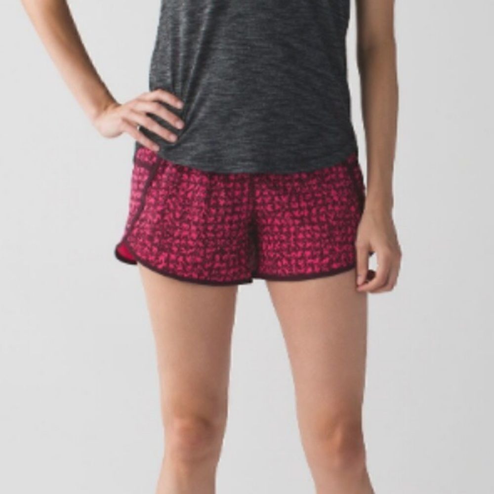 Lululemon Tracker Shorts Size 4 - Picture 5 of 10